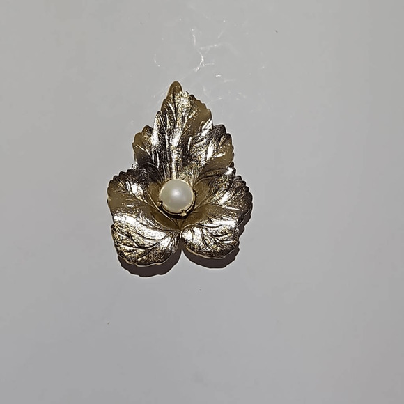 Vintage Sarah Coventry Gold Lead Brooch with Pearl - Picture 3 of 6